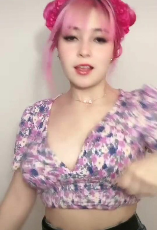 4. Hot Poli Сoloridas in Floral Crop Top and Bouncing Boobs