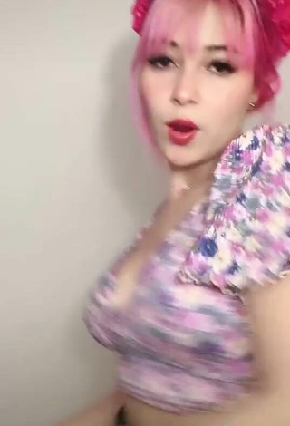 5. Hot Poli Сoloridas in Floral Crop Top and Bouncing Boobs