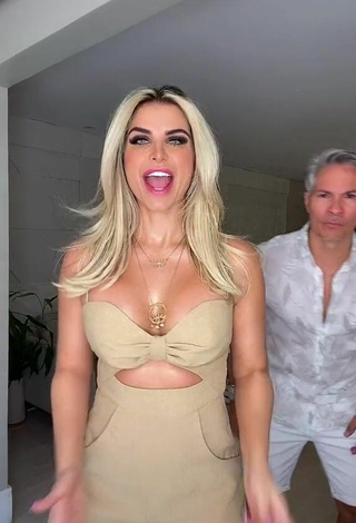 5. Sexy Pricylla Pedrosa Shows Cleavage in Beige Overall