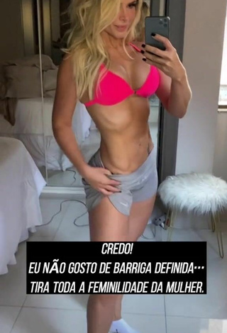 3. Sexy Pricylla Pedrosa Shows Cleavage in Bikini