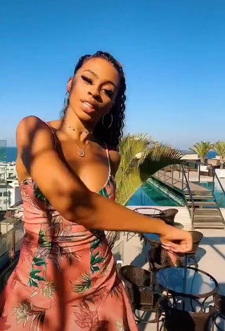 2. Sexy Ramana Borba Shows Cleavage in Floral Sundress and Bouncing Tits
