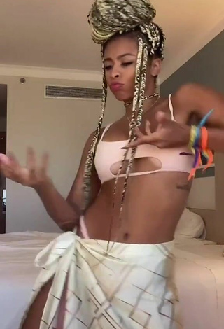 2. Erotic Ramana Borba Shows Cleavage in Pink Bikini Top and Bouncing Boobs