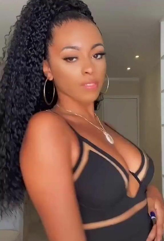 Sweetie Ramana Borba Shows Cleavage in Black Crop Top and Bouncing Boobs