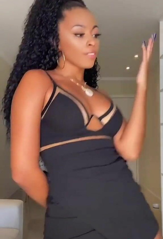 4. Sweetie Ramana Borba Shows Cleavage in Black Crop Top and Bouncing Boobs