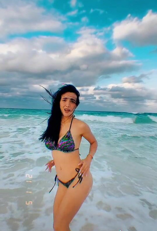 3. Magnificent Rosángela Espinoza Shows Cleavage in Black Bikini at the Beach