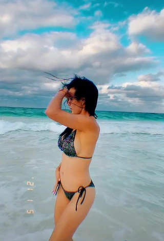5. Magnificent Rosángela Espinoza Shows Cleavage in Black Bikini at the Beach
