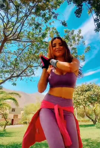 5. Sexy Rosángela Espinoza Shows Cleavage in Purple Sport Bra