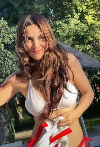 3. Beautiful Rosángela Espinoza Shows Cleavage in Sexy White Bikini Top