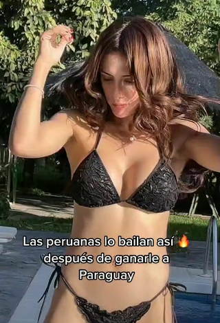 5. Beautiful Rosángela Espinoza Shows Cleavage in Sexy Black Bikini at the Pool