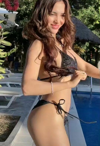 2. Sweetie Rosángela Espinoza Shows Cleavage in Black Bikini at the Pool
