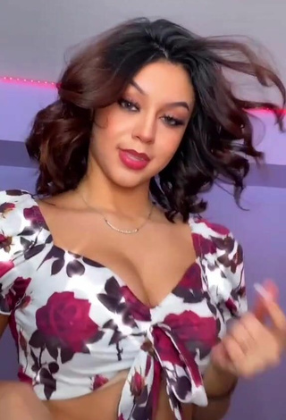 3. Sweetie Rosee_20 Shows Cleavage in Floral Crop Top and Bouncing Breasts