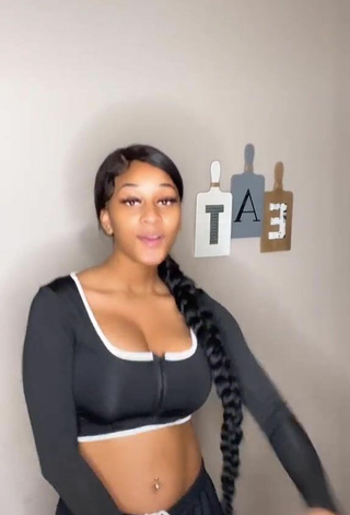 Amazing Sharan Jones Shows Cleavage in Hot Black Crop Top and Bouncing Tits