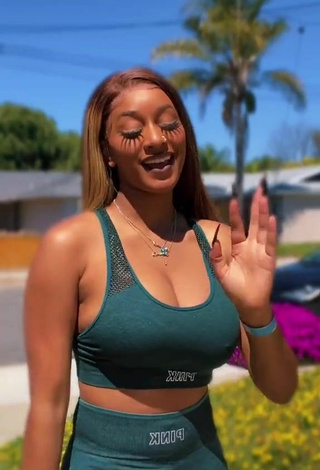 Sexy Sharan Jones Shows Cleavage in Green Sport Bra and Bouncing Boobs