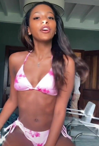5. Sexy Sabrina Quesada in Bikini