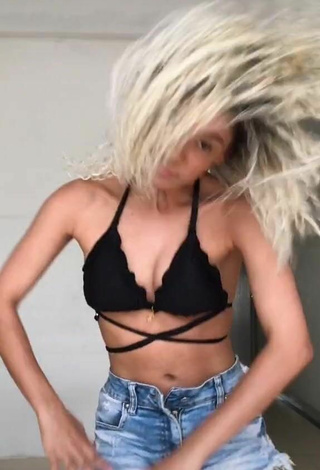 2. Elegant Sandra Costa in Black Bikini Top and Bouncing Tits