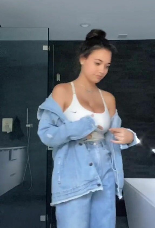 Amazing Sofia Gomez Shows Cleavage in Hot White Top and Bouncing Tits