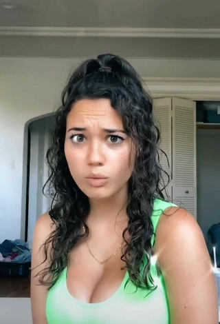 2. Hottie Sofia Gomez Shows Cleavage in Green Top and Bouncing Tits