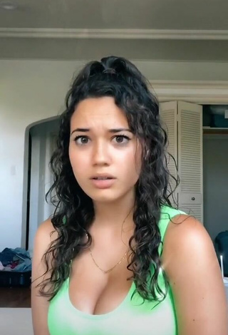 3. Hottie Sofia Gomez Shows Cleavage in Green Top and Bouncing Tits