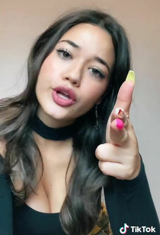 5. Beautiful Sofia Gomez Shows Cleavage in Sexy Black Top