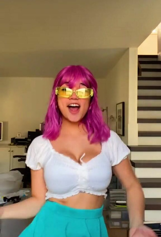 5. Lovely Sofia Gomez Shows Cleavage in White Crop Top and Bouncing Boobs