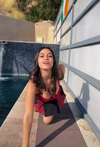 Erotic Sofia Gomez Shows Cleavage in Red Corset at the Pool