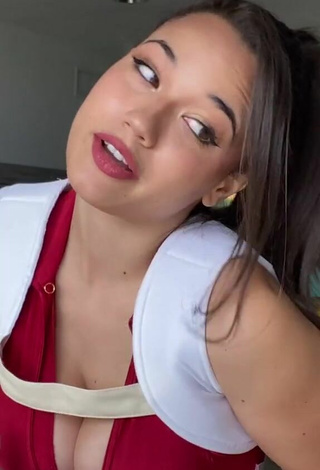 3. Sofia Gomez Shows her Erotic Cleavage