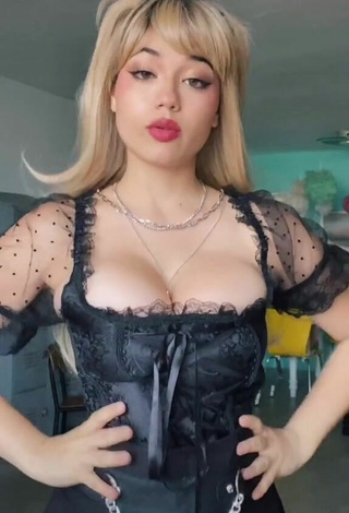 Hottie Sofia Gomez Shows Cosplay and Bouncing Boobs