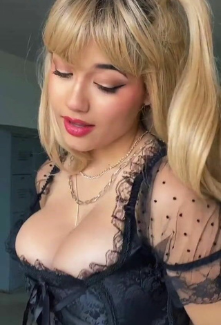 4. Cute Sofia Gomez Shows Cleavage in Black Corset and Bouncing Tits