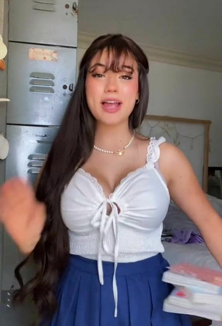 2. Erotic Sofia Gomez Shows Cleavage in White Crop Top and Bouncing Boobs