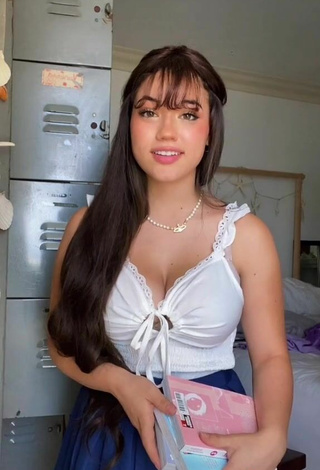5. Erotic Sofia Gomez Shows Cleavage in White Crop Top and Bouncing Boobs