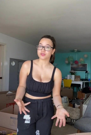 2. Beautiful Sofia Gomez Shows Cleavage in Sexy Black Crop Top and Bouncing Tits