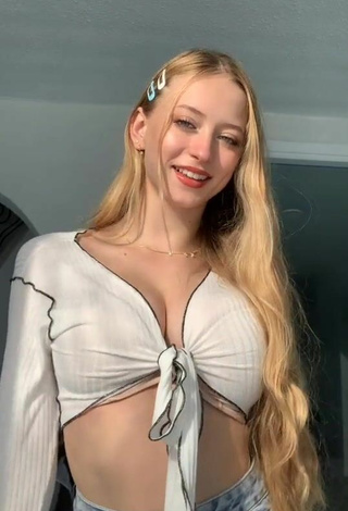 4. Sweet Sophia Diamond Shows Cleavage in Cute White Crop Top and Bouncing Boobs