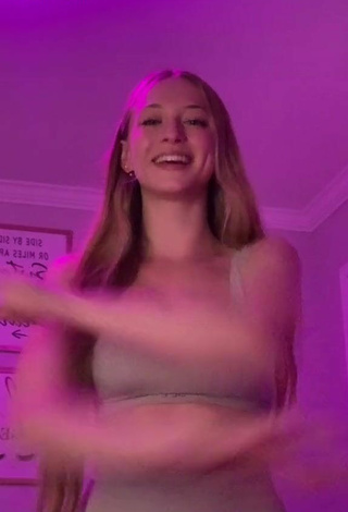 2. Amazing Sophia Diamond Shows Cleavage in Hot Grey Crop Top and Bouncing Tits