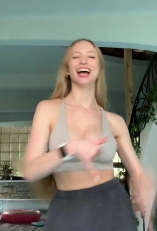 5. Beautiful Sophia Diamond Shows Cleavage in Sexy Grey Crop Top and Bouncing Boobs