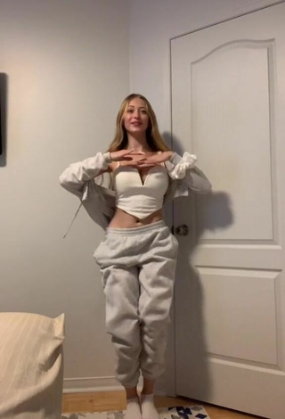2. Hot Sophia Diamond Shows Cleavage in White Crop Top