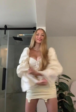 2. Sexy Sophia Diamond Shows Cleavage in White Crop Top and Bouncing Boobs