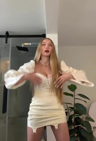 3. Sexy Sophia Diamond Shows Cleavage in White Crop Top and Bouncing Boobs