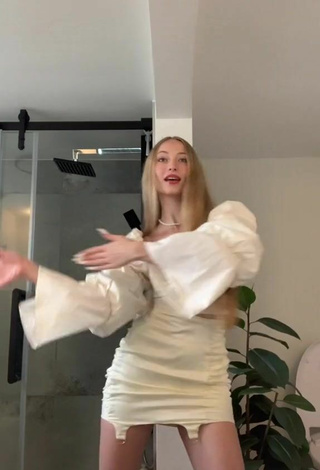 5. Sexy Sophia Diamond Shows Cleavage in White Crop Top and Bouncing Boobs