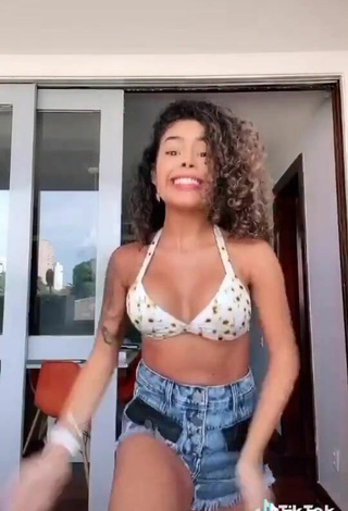 3. Sexy Sthefane Matos Shows Cleavage in Floral Bikini Top and Bouncing Tits