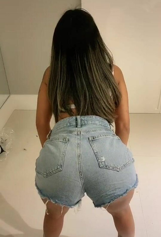 3. Sexy Sthefane Matos Shows Butt while Twerking