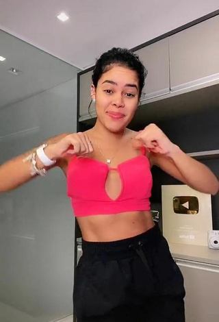 3. Cute Sthefane Matos Shows Cleavage in Pink Crop Top