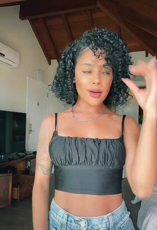 5. Hot Sthefane Matos in Black Crop Top and Bouncing Breasts