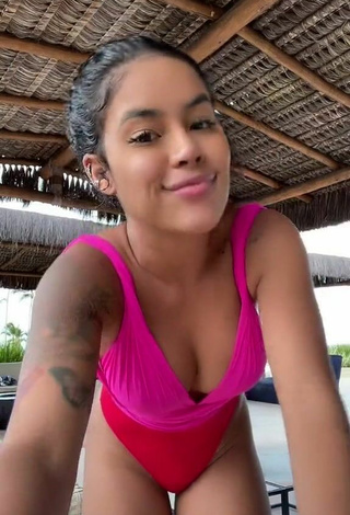 Sexy Sthefane Matos Shows Cleavage in Swimsuit