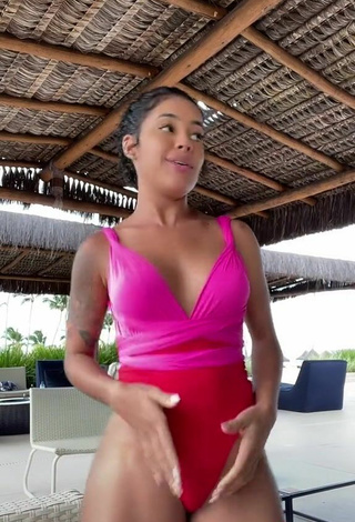 3. Sexy Sthefane Matos Shows Cleavage in Swimsuit