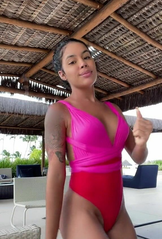 4. Sexy Sthefane Matos Shows Cleavage in Swimsuit