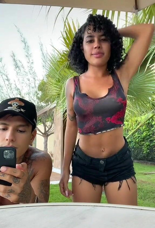 2. Sexy Sthefane Matos Shows Cleavage in Crop Top