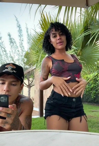 4. Sexy Sthefane Matos Shows Cleavage in Crop Top