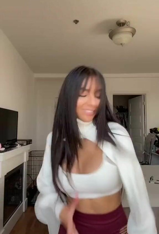 3. Hot Christina Kalamvokis Shows Cleavage in White Crop Top and Bouncing Tits