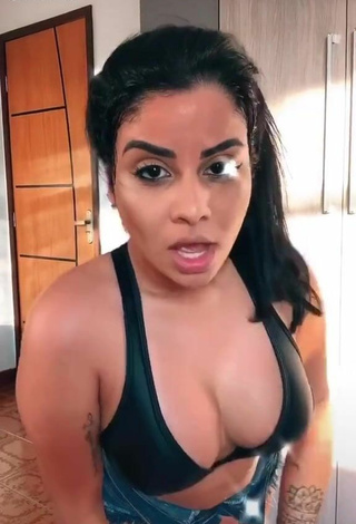 Sexy Tati Nunes Shows Cleavage in Black Sport Bra and Bouncing Boobs while Twerking