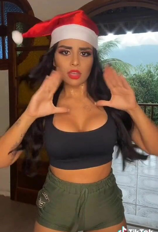 5. Cute Tati Nunes Shows Cleavage in Black Crop Top and Bouncing Boobs